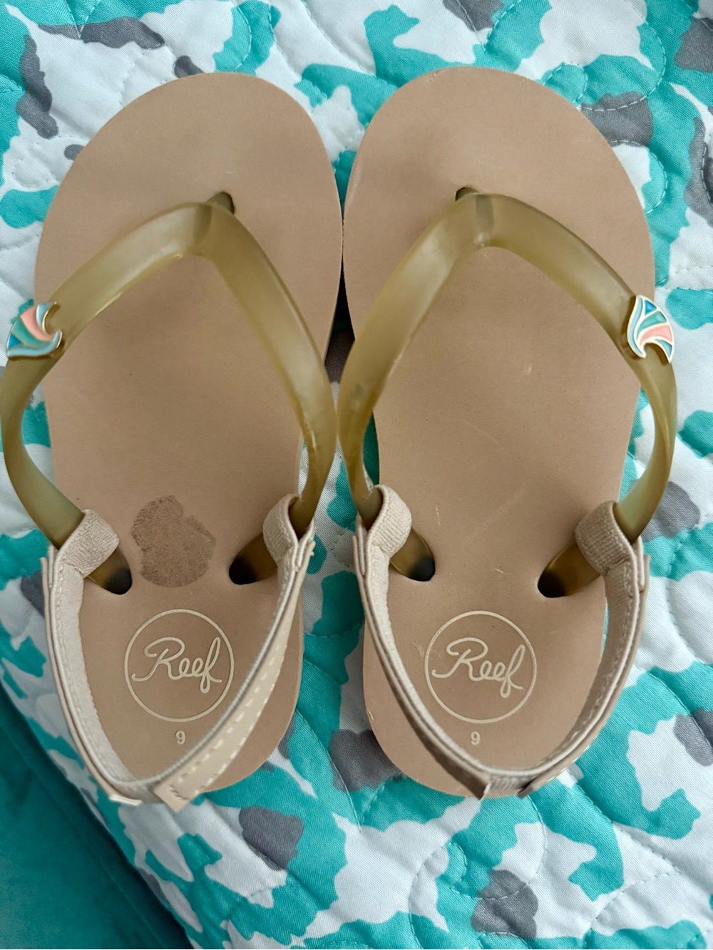 Reef Kids size 9 Tan Sandal with Olive-Green Straps